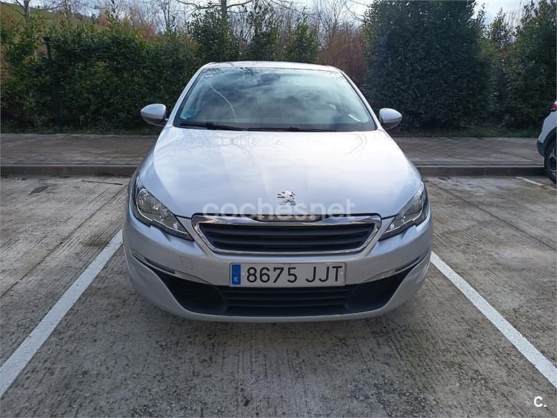 Usado Peugeot 308 Active 120 CV (88 kW) 2015 Gris / plata Berlina