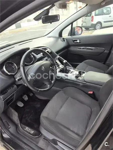 Usado Peugeot 3008 Premium 120 CV (88 kW) 2010 Negro Familiar