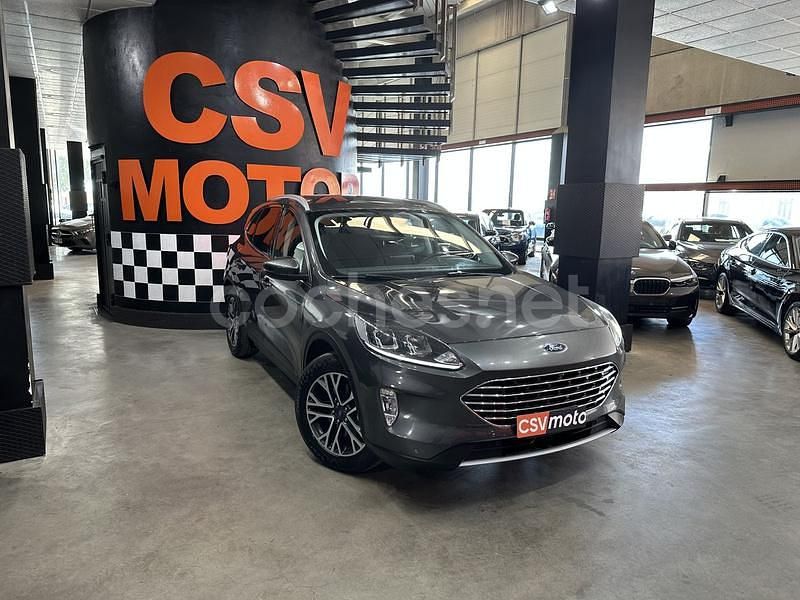 Usado Ford Kuga Titanium 225 CV (165 kW) 2021 Gris / plata SUV