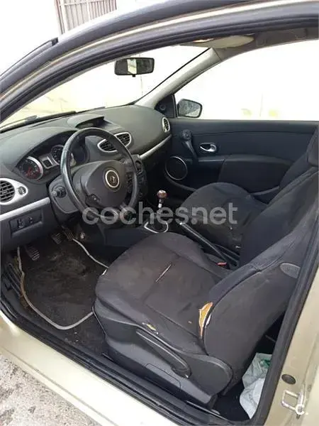 Usado Renault Clio II Authentique 75 CV (55 kW) 2006 Gris / plata Berlina