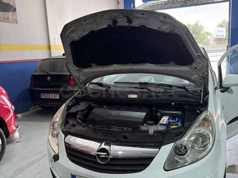 Usado Opel Corsa Sport 75 HP (55 kW) 2007 Branco Citadino