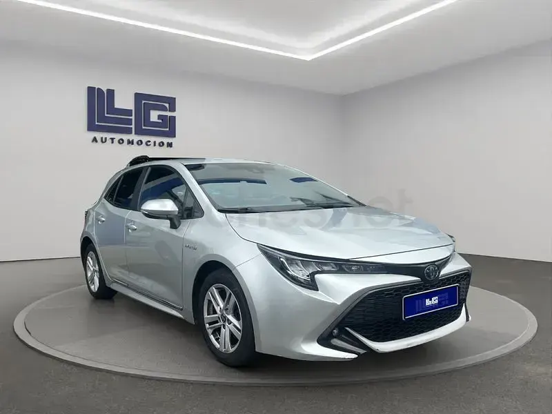 Begagnad Toyota Corolla Business Edition 122 HK (89 kW) 2022 Grå Sedan
