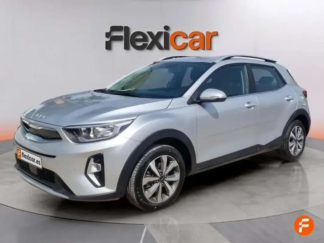 Usado Kia Stonic 101 CV (74 kW) 2024 Gris SUV