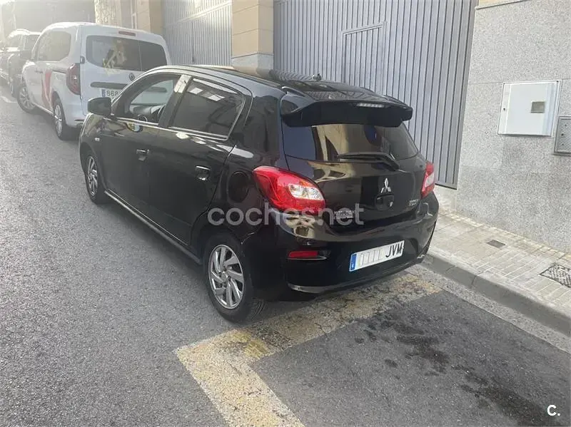 Usado Mitsubishi Space Star Motion 80 CV (58 kW) 2016 Negro Utilitario