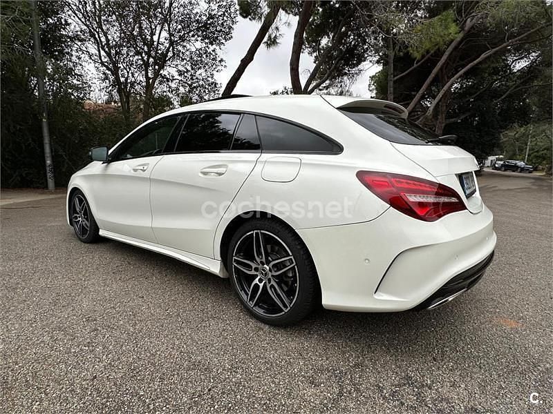Usado Mercedes CLA220 Shooting Brake AMG line 177 CV (130 kW) 2016 Blanco Familiar