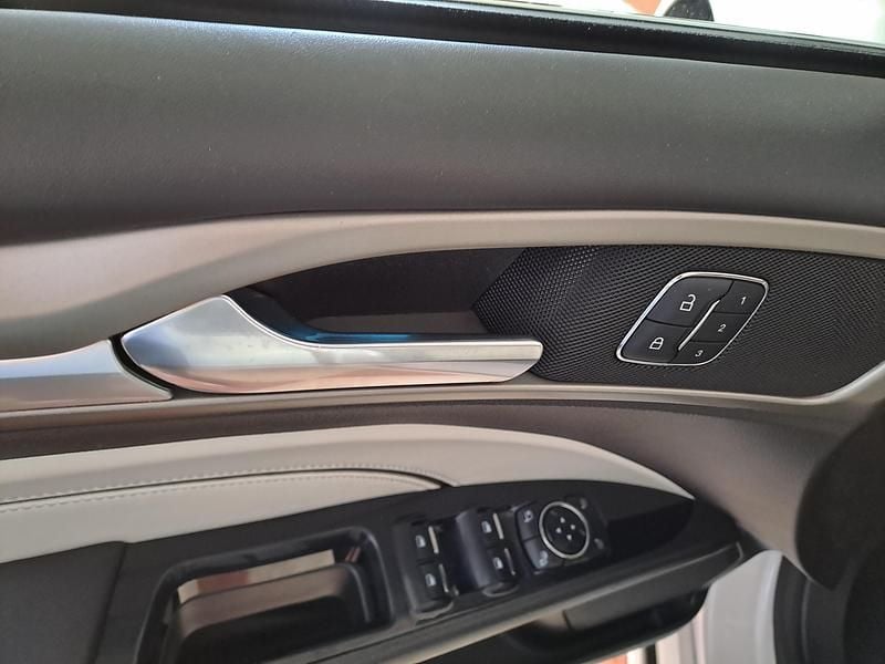 Usado Ford Mondeo Vignale 187 CV (137 kW) 2018 Blanco perla Berlina