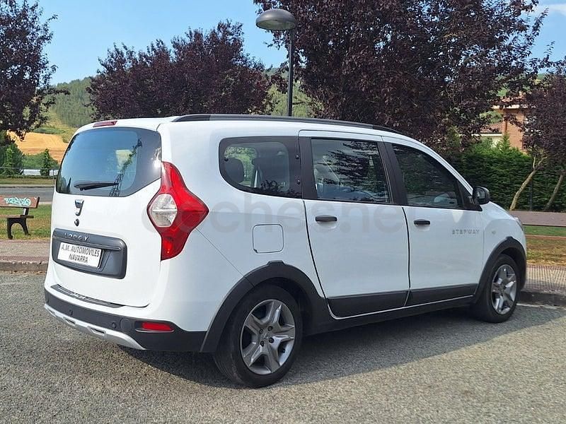 Usado Dacia Lodgy Comfort 115 CV (84 kW) 2022 Blanco Monovolumen
