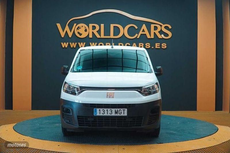 Usado Fiat Doblò 102 CV (75 kW) 2023 Blanco Monovolumen