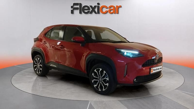 Usado Toyota Yaris Hybrid Active 116 CV (85 kW) 2024 Granate