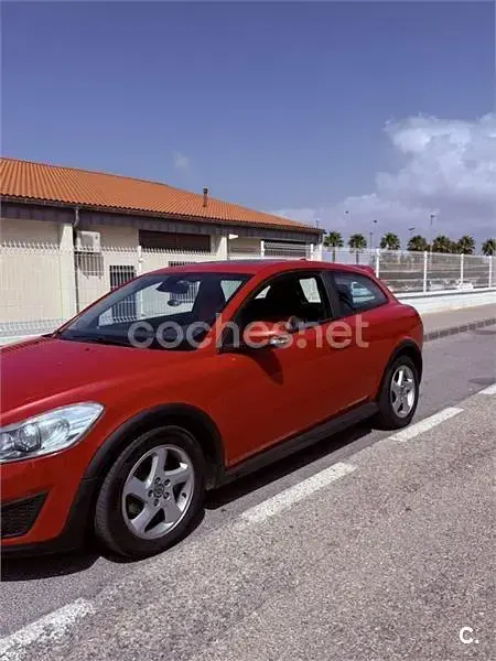 Usado Volvo C30 Momentum 136 CV (100 kW) 2010 Rojo Utilitario