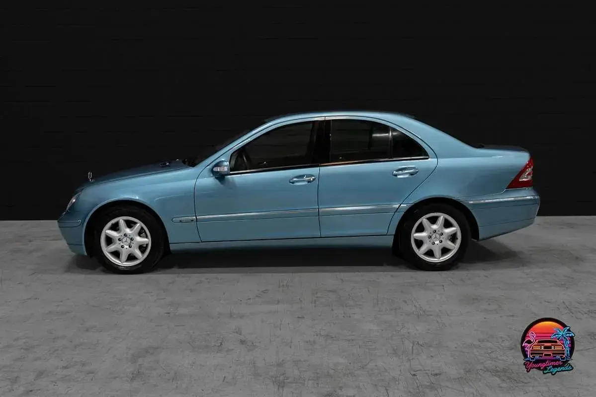 Usado Mercedes C240 Elegance 170 CV (125 kW) 2003 Azul Berlina
