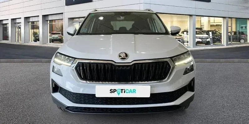 Usado Skoda Karoq Ambition 110 CV (80 kW) 2022 Blanco SUV