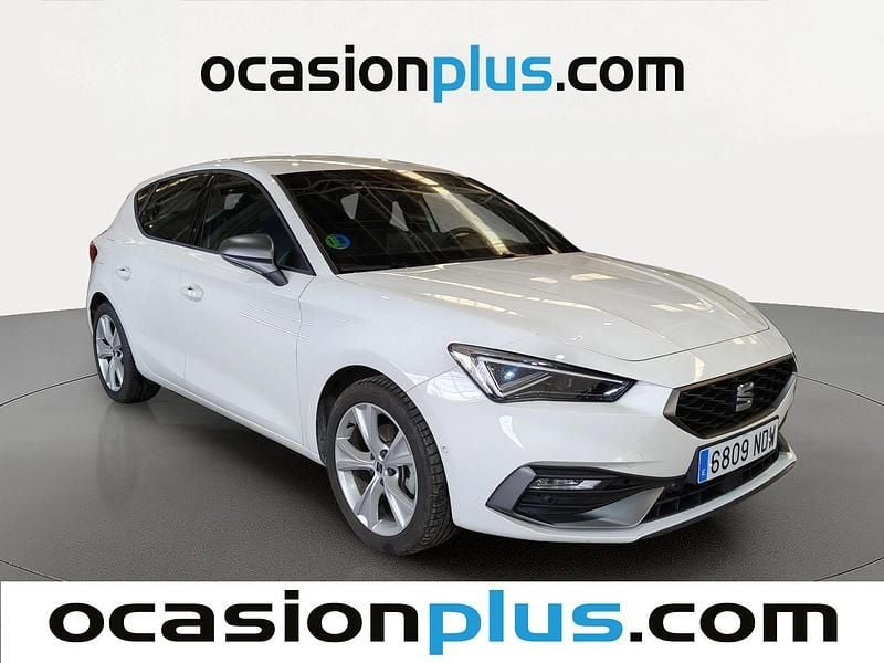 Usado Seat Leon FR 150 CV (110 kW) 2025 Blanco Utilitario