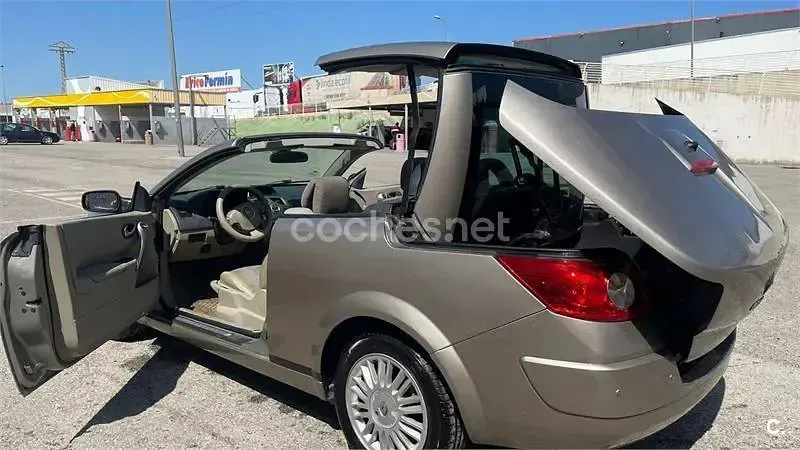 Usado Renault Mégane Cabriolet Dynamique 130 CV (95 kW) 2007 Beige Descapotable