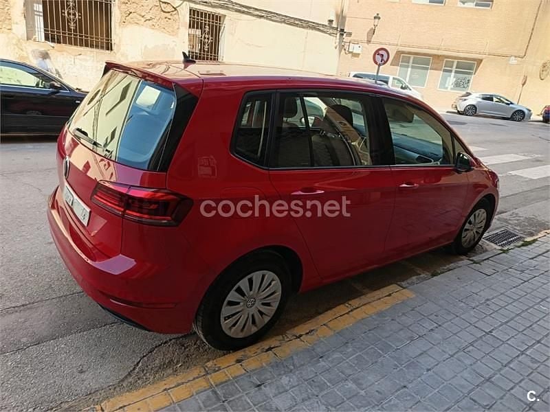 Usado VW Golf Sportsvan Edition 115 CV (84 kW) 2018 Rojo Monovolumen
