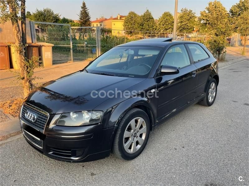 Gris / plata Usado 2006 Audi A3 Ambiente Berlina | 3800 € (Buen precio) - Imagen 1/4