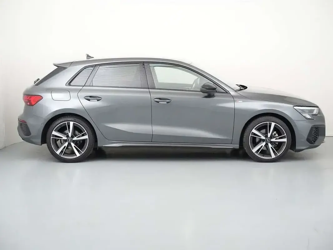 Usado Audi A3 Sportback S-Line 150 CV (110 kW) 2025 Gris Utilitario
