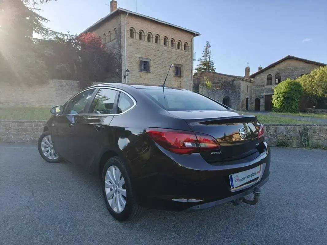 Usado Opel Astra Elegance 136 CV (100 kW) 2016 Marrón Berlina