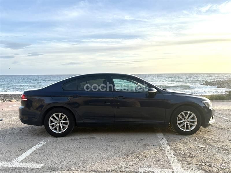 Usado VW Passat Advance 120 CV (88 kW) 2016 Azul Berlina