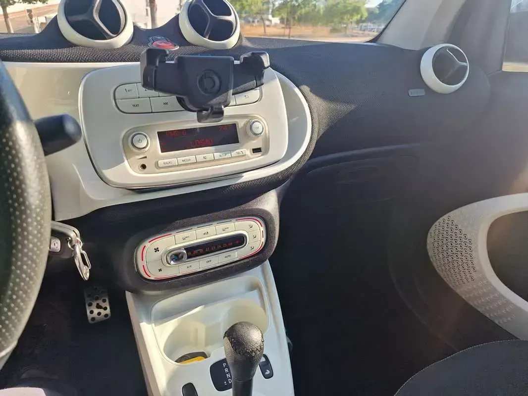 Usado Smart ForTwo Cabrio Passion 90 CV (66 kW) 2018 Blanco Descapotable