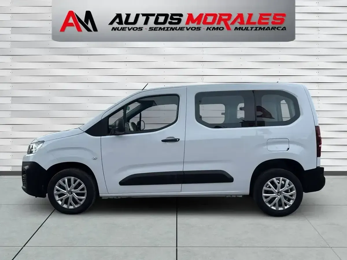 Begagnad Citroën Berlingo Live 102 HK (75 kW) 2023 Vit Minibuss