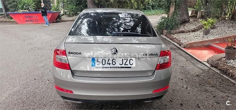 Usado Skoda Octavia Style 110 CV (80 kW) 2017 Marrón Berlina