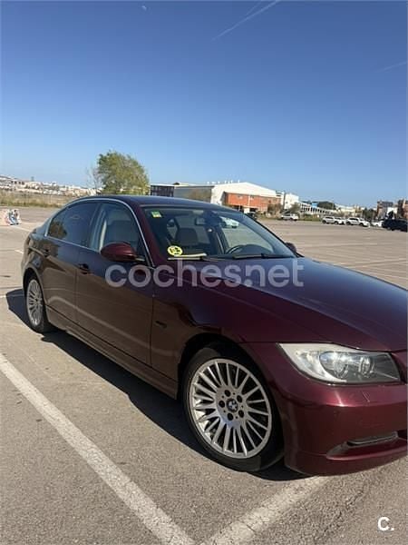 Begagnad BMW 320 163 HK (119 kW) 2008 Röd Sedan