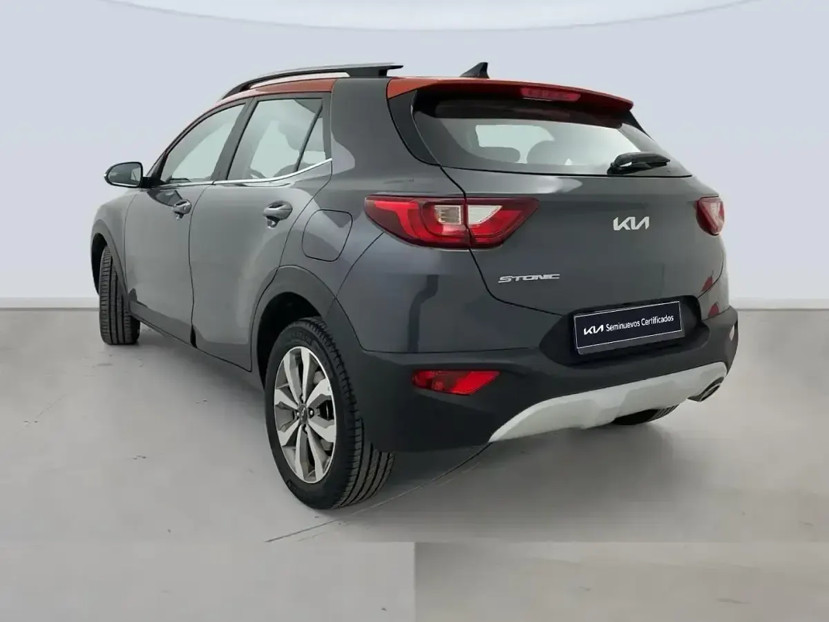 Begagnad Kia Stonic 84 HK (61 kW) 2022 Grå SUV