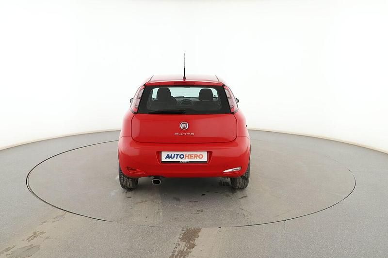 Usado Fiat Punto Lounge 77 CV (56 kW) 2015 Rojo Berlina