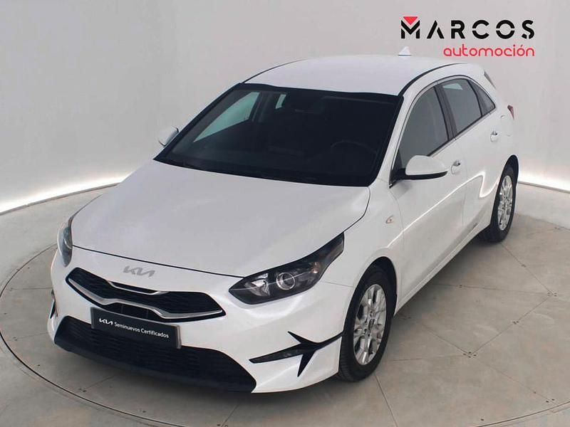Blanco Usado 2024 Kia Ceed Berlina | 20.500 € (Precio justo) - Imagen 1/4