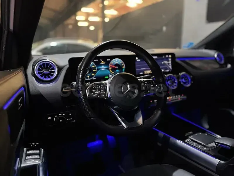 Usado Mercedes GLA250 218 CV (160 kW) 2022 Blanco SUV