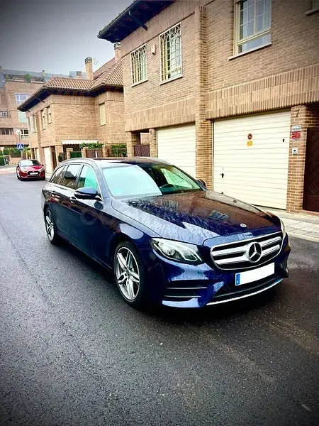 Usado Mercedes E220 194 CV (142 kW) 2019 Azul Familiar