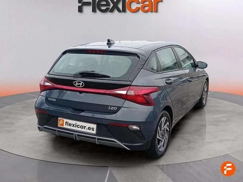 Usado Hyundai i20 84 CV (61 kW) 2024 Gris Utilitario