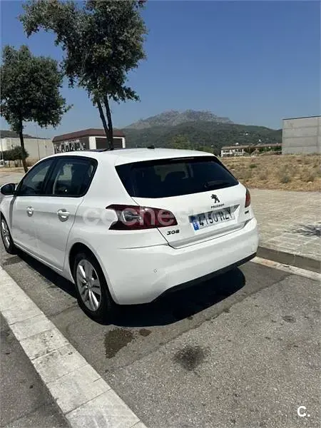 Usado Peugeot 308 Active 120 CV (88 kW) 2014 Blanco Berlina