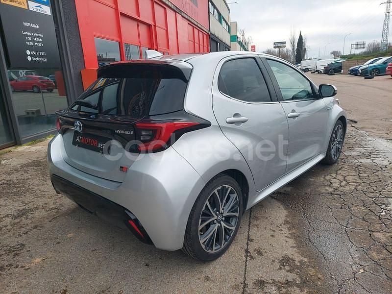 Usado Toyota Yaris Hybrid Edition 116 CV (85 kW) 2021 Gris / plata Berlina