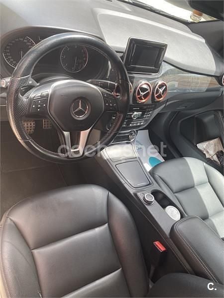 Usado Mercedes B220 170 CV (125 kW) 2013 Gris / plata Monovolumen