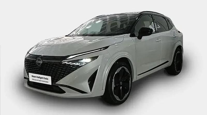 Usado Nissan Qashqai 140 CV (102 kW) 2025 Lunar white con techo midnight SUV