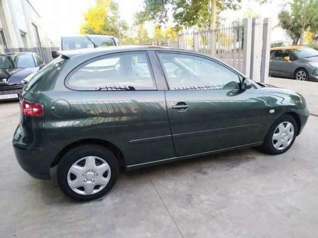 Usado Seat Ibiza Stella 101 HP (74 kW) 2002 Verde Citadino