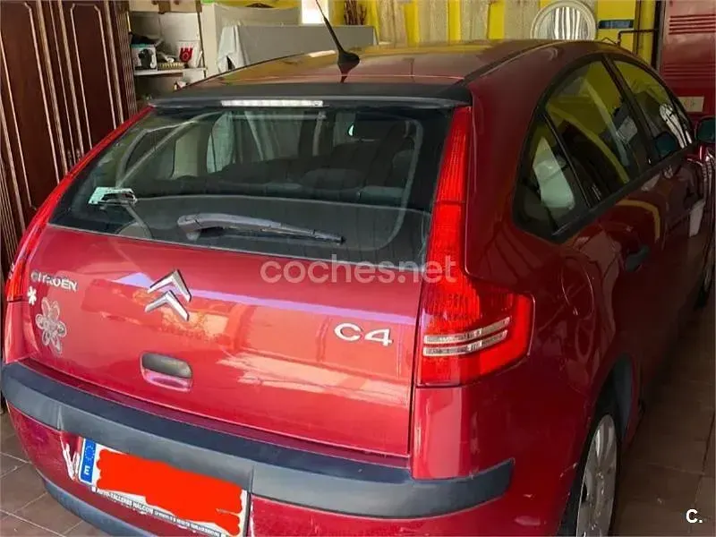 Usado Citroën C4 110 CV (80 kW) 2005 Rojo Berlina