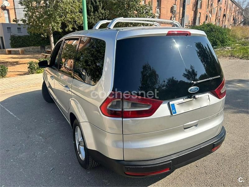 Usado Ford Galaxy Ghia 140 CV (102 kW) 2007 Gris / plata Monovolumen