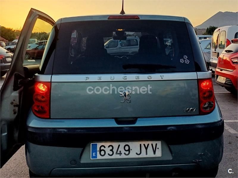 Usado Peugeot 1007 70 CV (51 kW) 2006 Azul Monovolumen