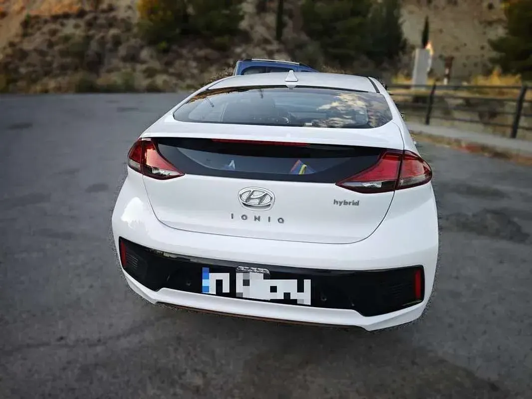 Usado Hyundai Ioniq 105 CV (77 kW) 2018 Blanco Utilitario
