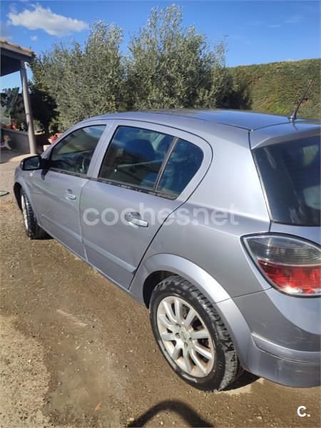 Usado Opel Astra Cosmo 120 CV (88 kW) 2007 Gris / plata Berlina