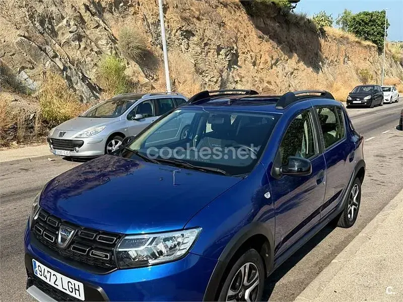 Usado Dacia Sandero Essentiel 90 CV (66 kW) 2020 Azul Berlina