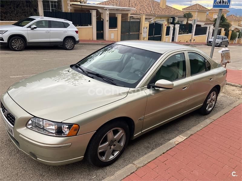 Usado Volvo S60 Momentum 130 CV (95 kW) 2005 Beige Berlina