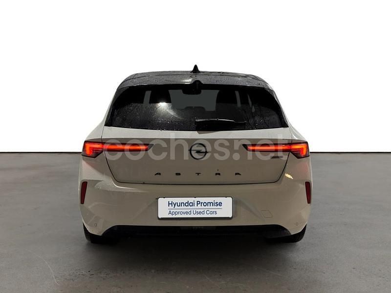 Usado Opel Astra 180 CV (132 kW) 2023 Blanco Berlina