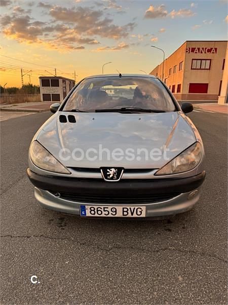 Gris / plata Usado 2002 Peugeot 206 Berlina | 2199 € (Buen precio) - Imagen 1/4