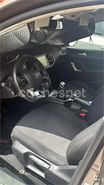 Usado Peugeot 308 Active 130 CV (95 kW) 2015 Marrón Berlina