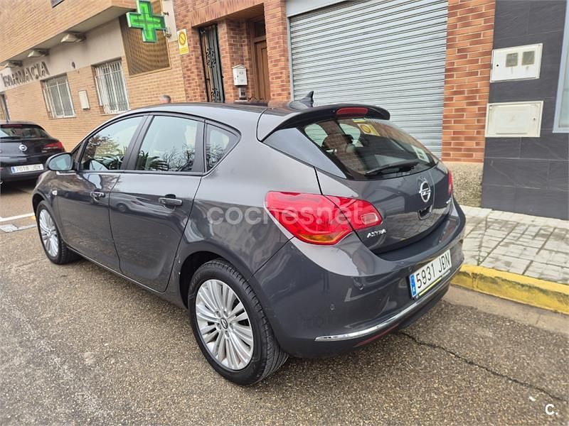 Usado Opel Astra Excellence 110 CV (80 kW) 2015 Negro Berlina