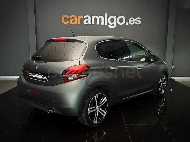 Usado Peugeot 208 GT-line 120 CV (88 kW) 2015 Gris / plata Utilitario